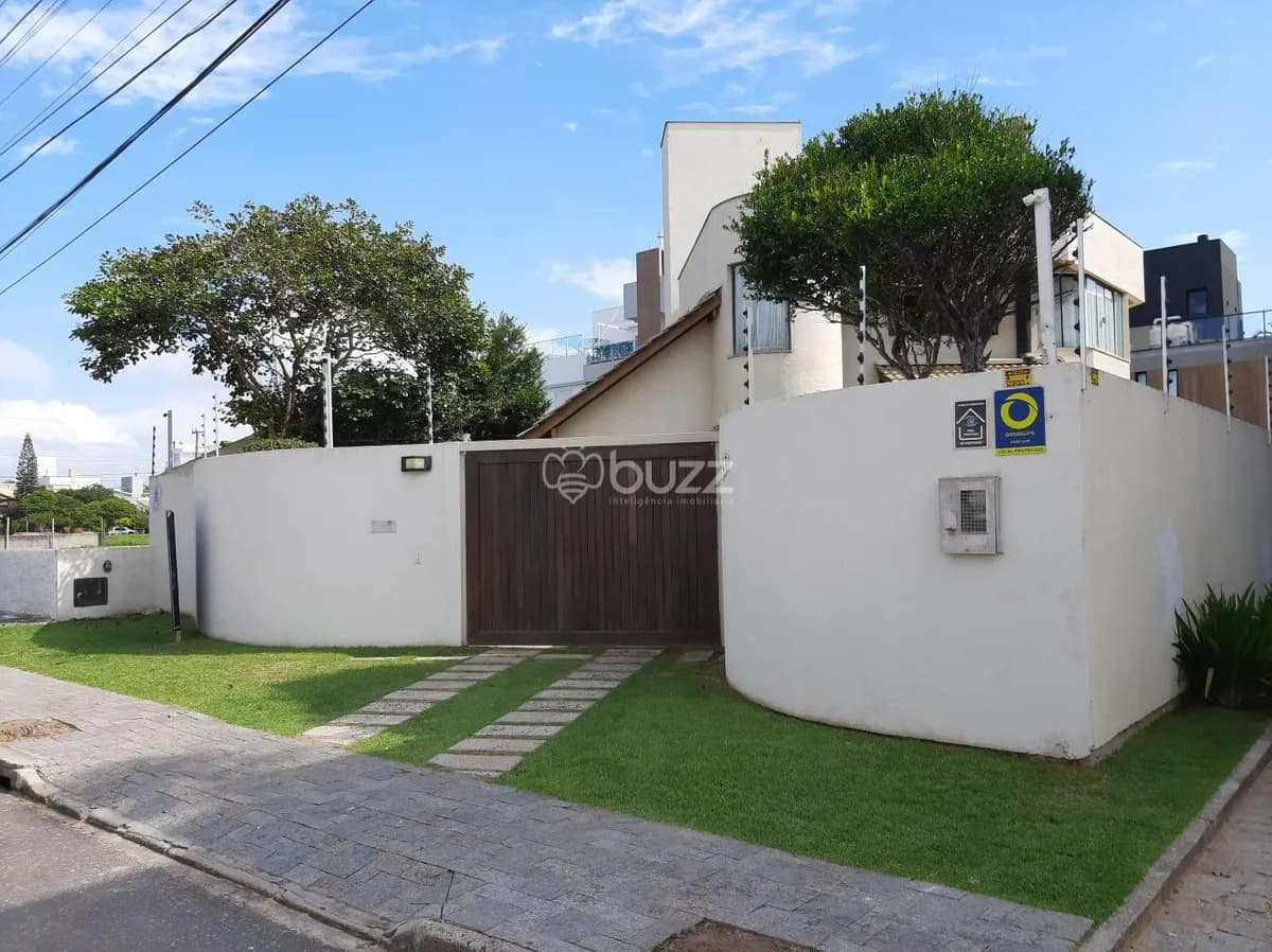 Casa Alto Padrão com Área de Lazer